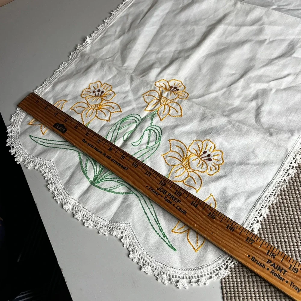Vintage Hand Embroidered Daffodil Table Runner White Linen Crocheted Lace Trim
